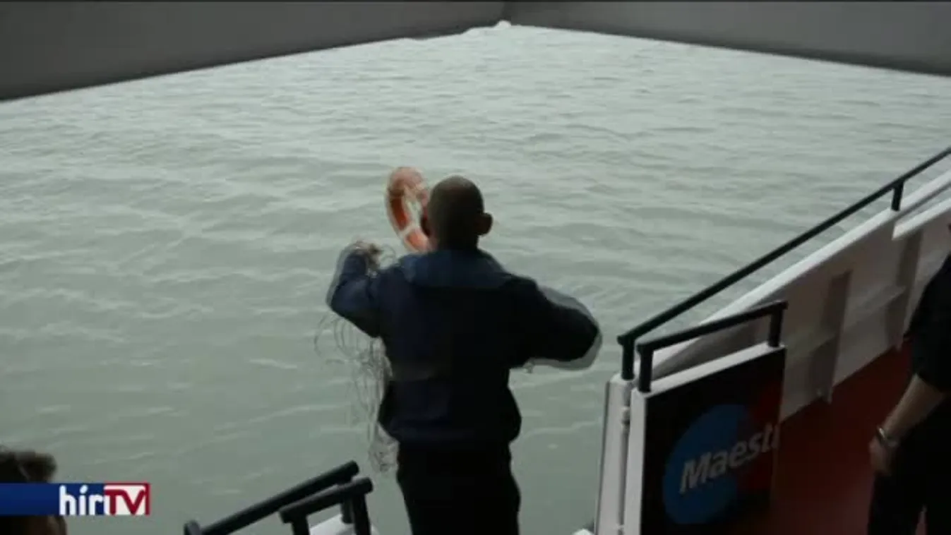 Gyerekek vezethettek hajót viharban