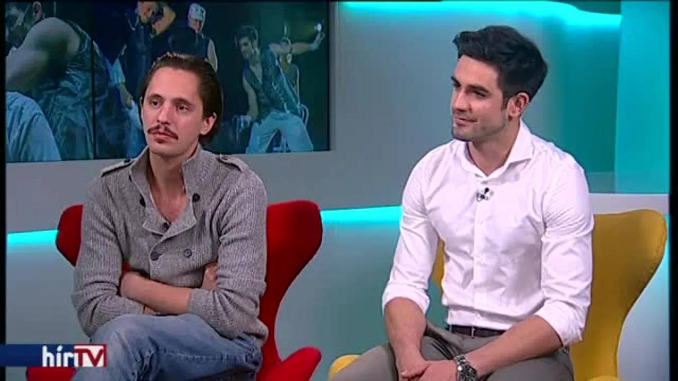 Reggeli járat – Öt Roxanne-nak udvarol a Nemzeti Színház előadásában Cyrano