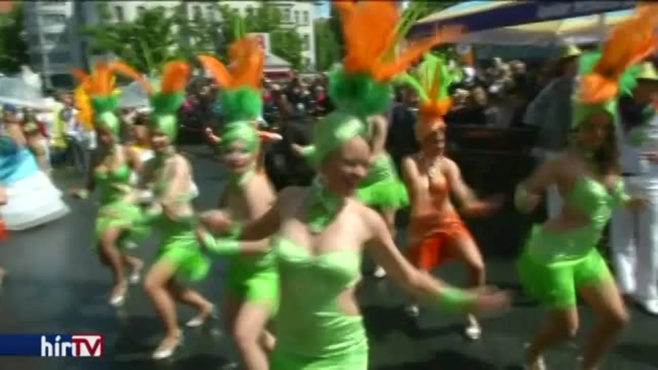 Csoportos molesztálás a karneválon