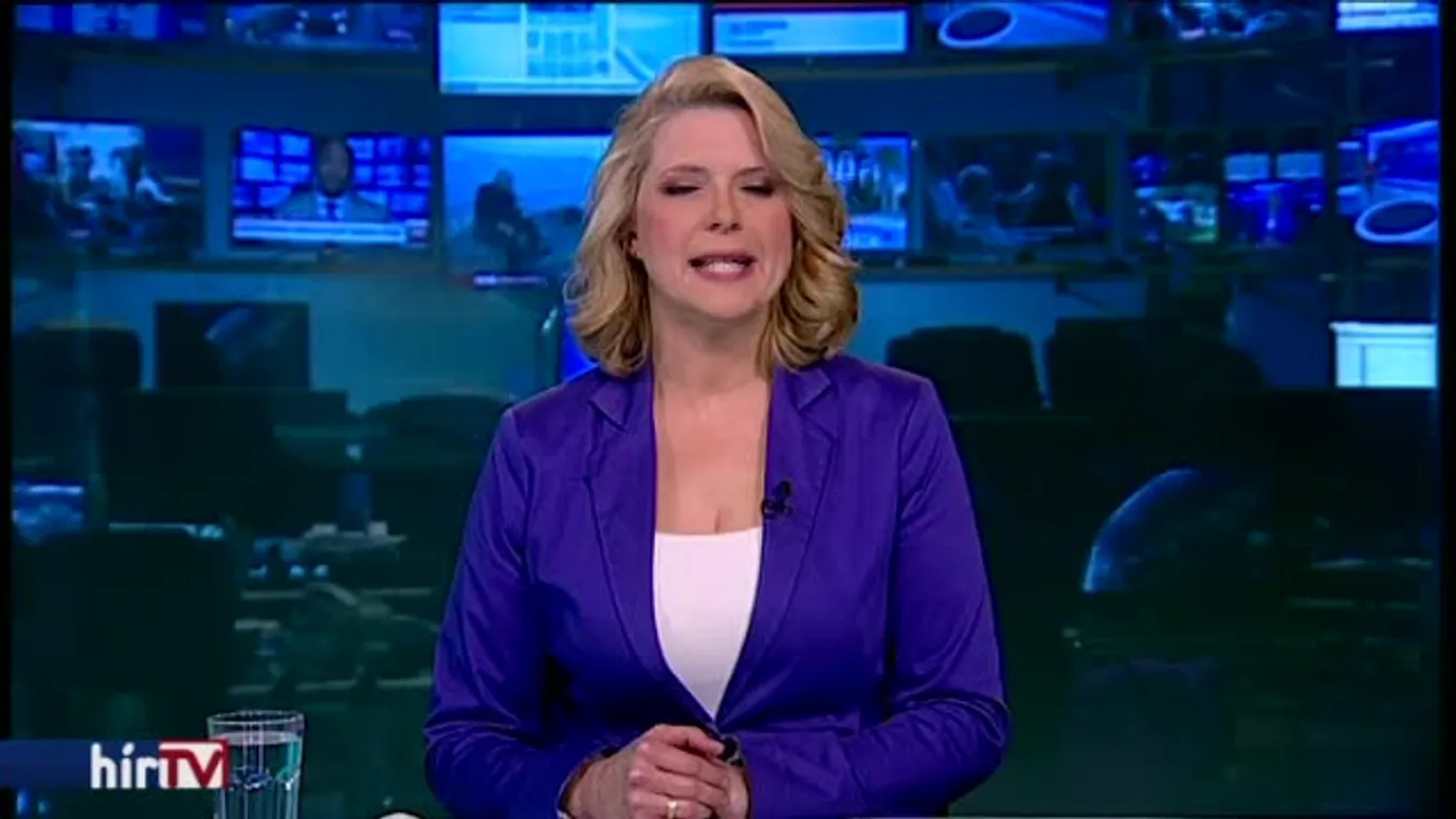 Köztéri szobor az első motor