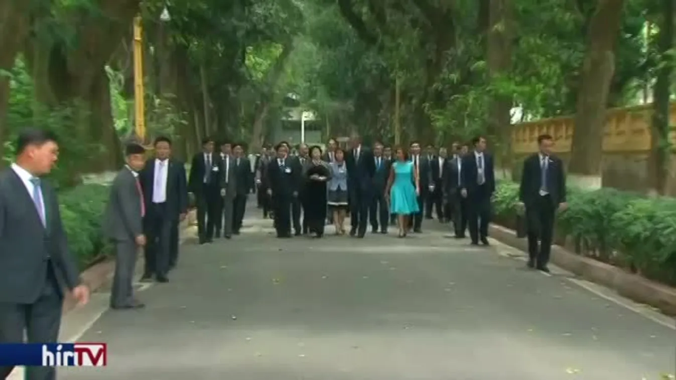 Halat etet az amerikai elnök Vietnamban