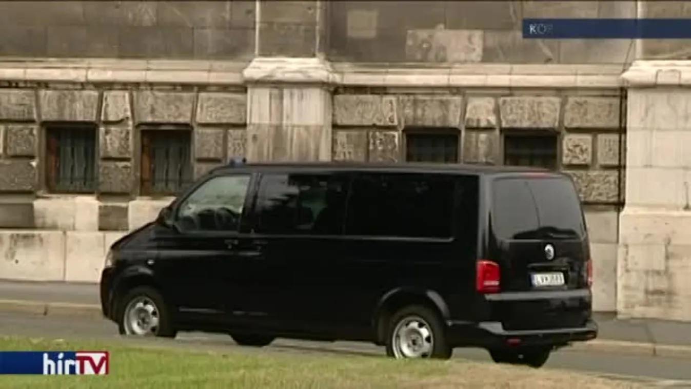 145 millió forintért tankoltak a politikusok