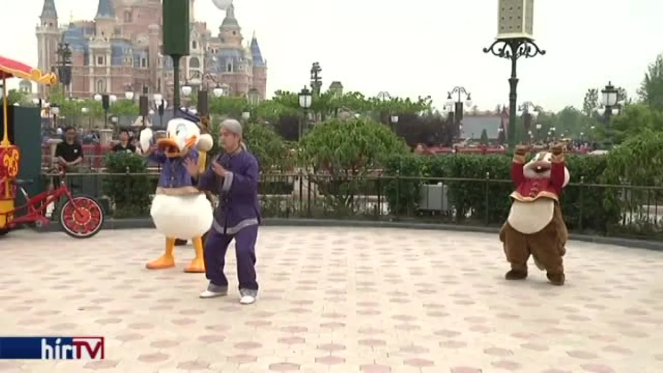 Thai-Chi gyakorlatok Disneylandben