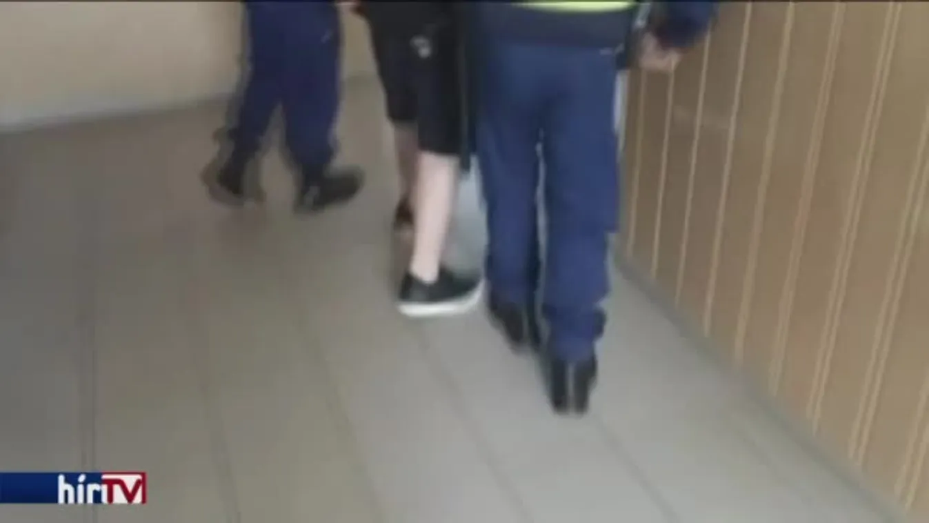 Rosszullétet szimulált, majd kést rántott