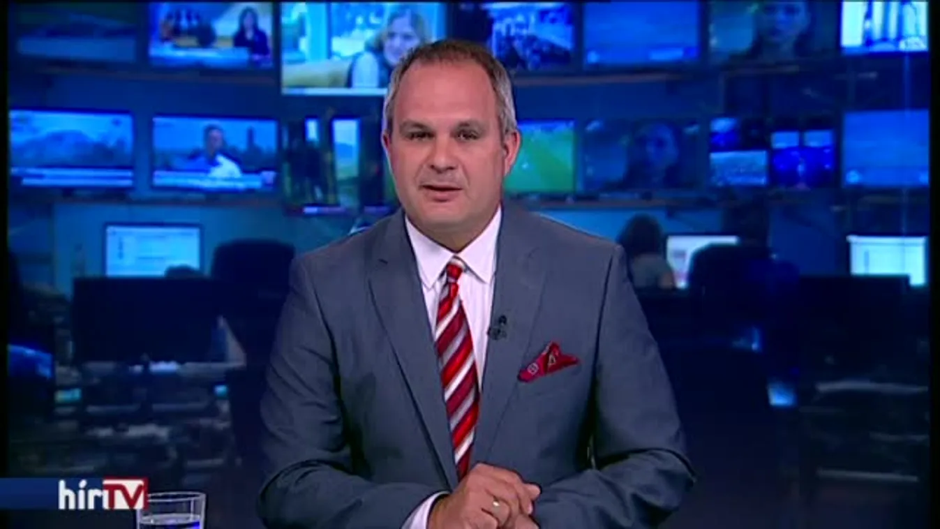 Ezrek tüntettek az elnök ellen