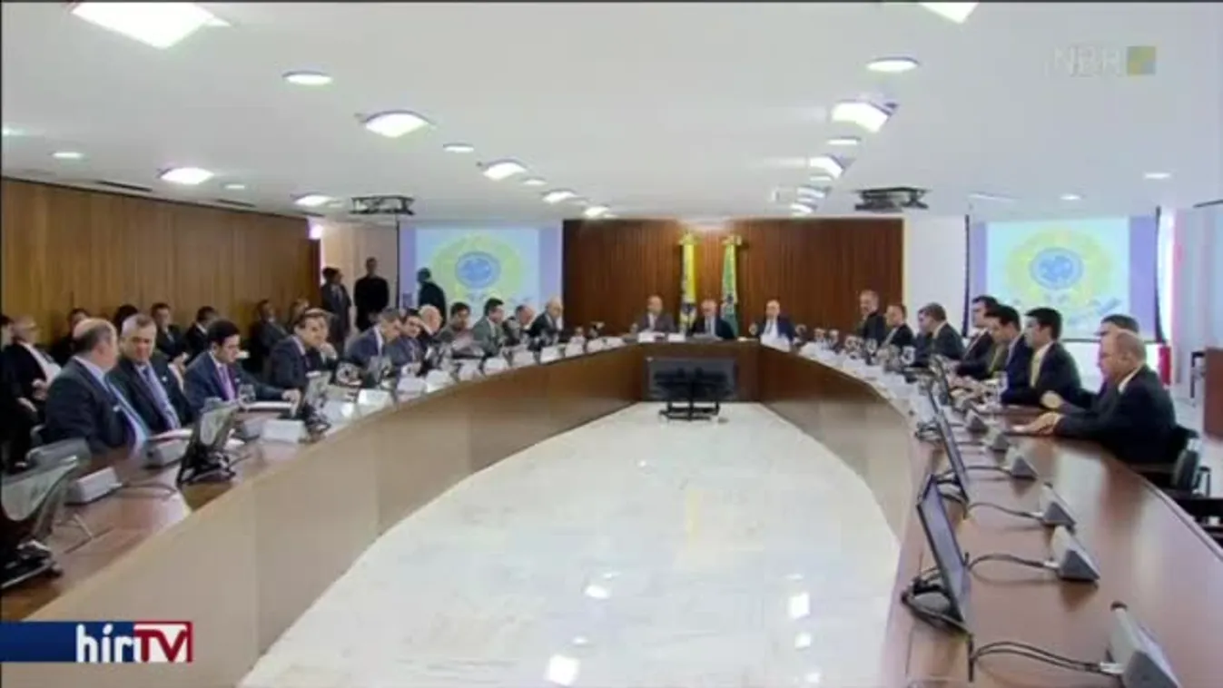 Két hete sem miniszter, máris botrányba keveredett