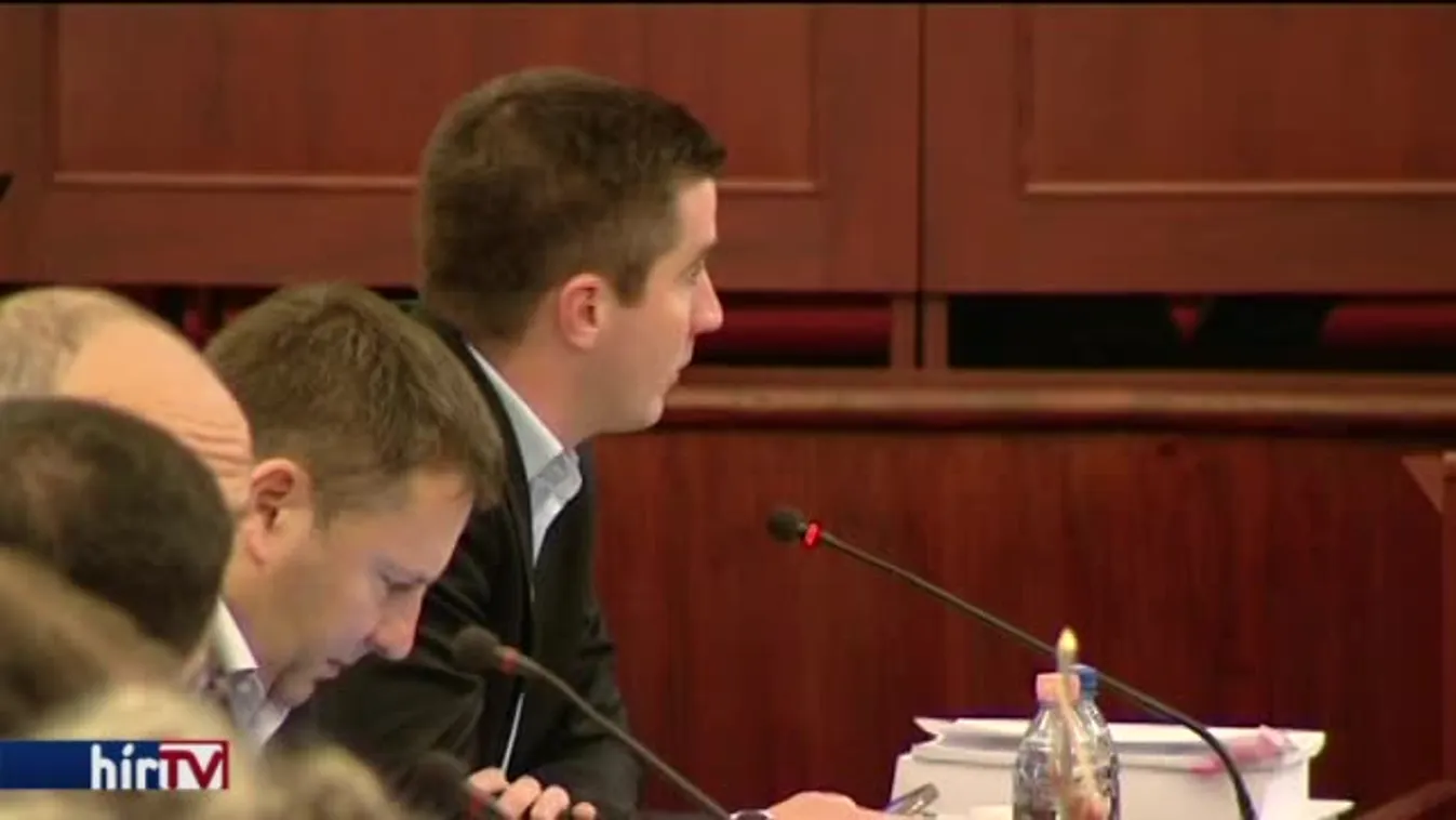 Halogatják a döntést a metrópótló buszokról