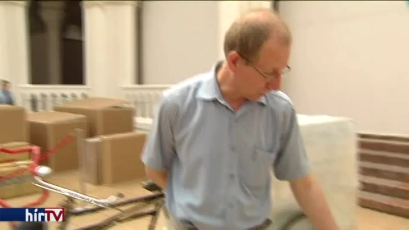 Bringológia címmel kiállítás nyílik az Iparművészeti Múzeumban