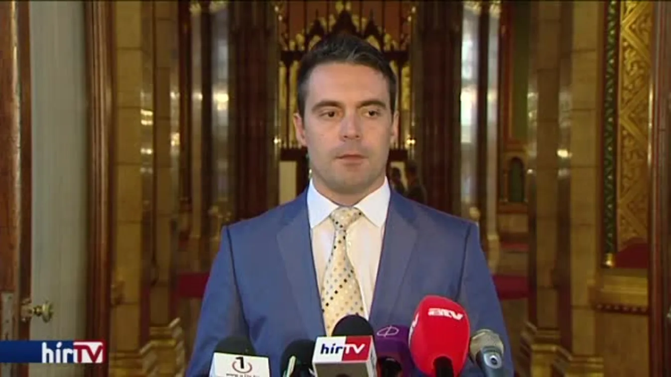 Vona Gábor: A Jobbik elnöksége bizalmi válság miatt mondatta le Novák Elődöt