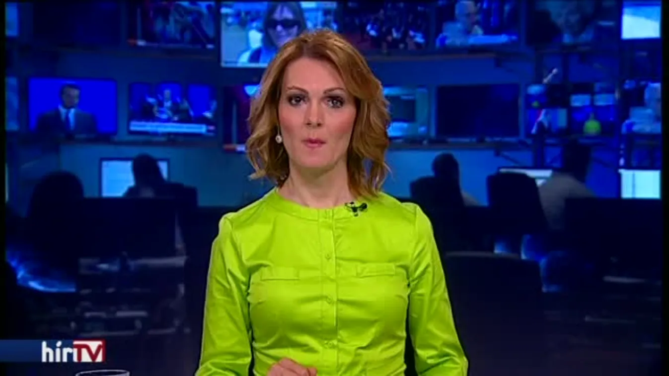 Két előállítás az ünneplő tömegből