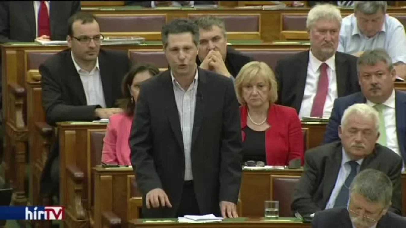 Tapsot és egy kormánypárti beszólást kapott búcsúzóul Schiffer