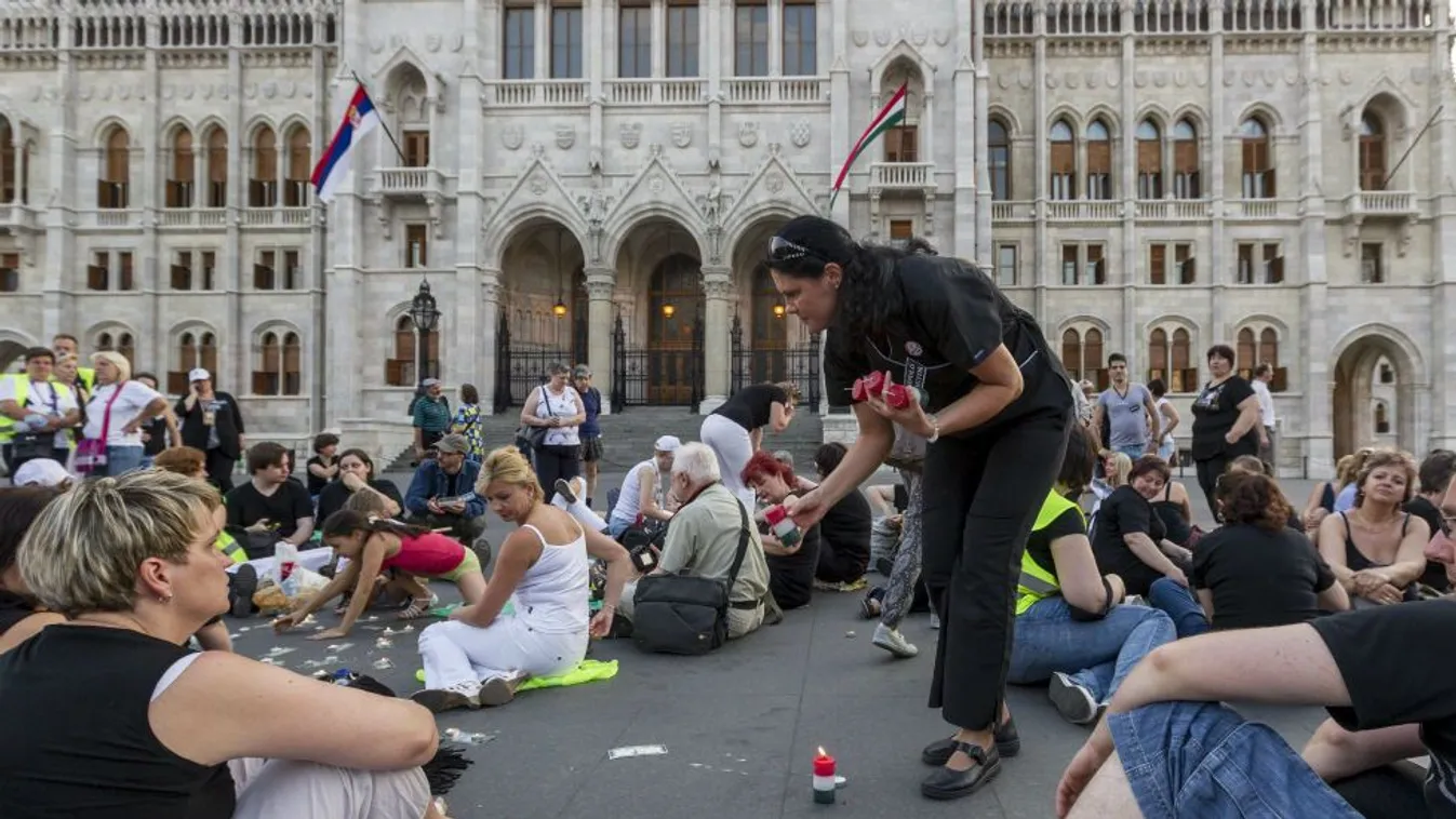 Feketében – Magyarország élőben