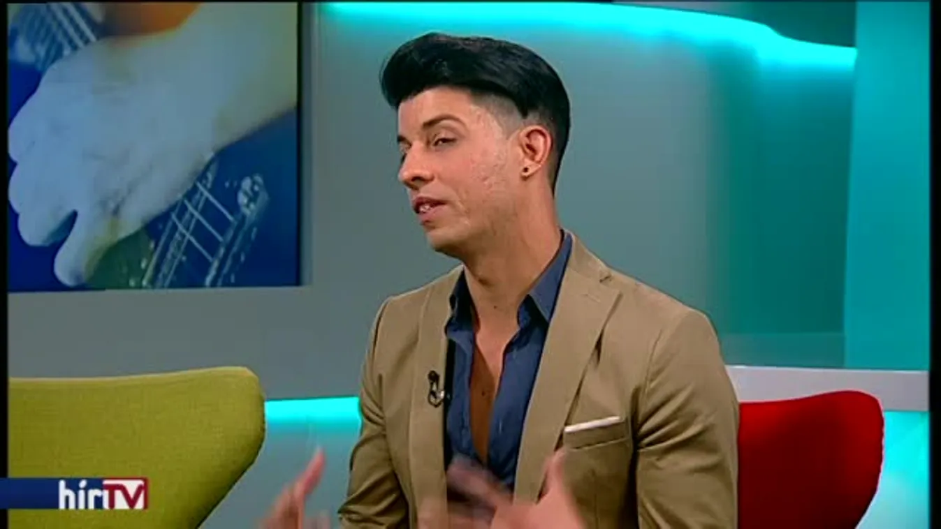 Reggeli járat – Szécsi Pál dalaiból összeállított műsorral turnézik Mujahid Zoli