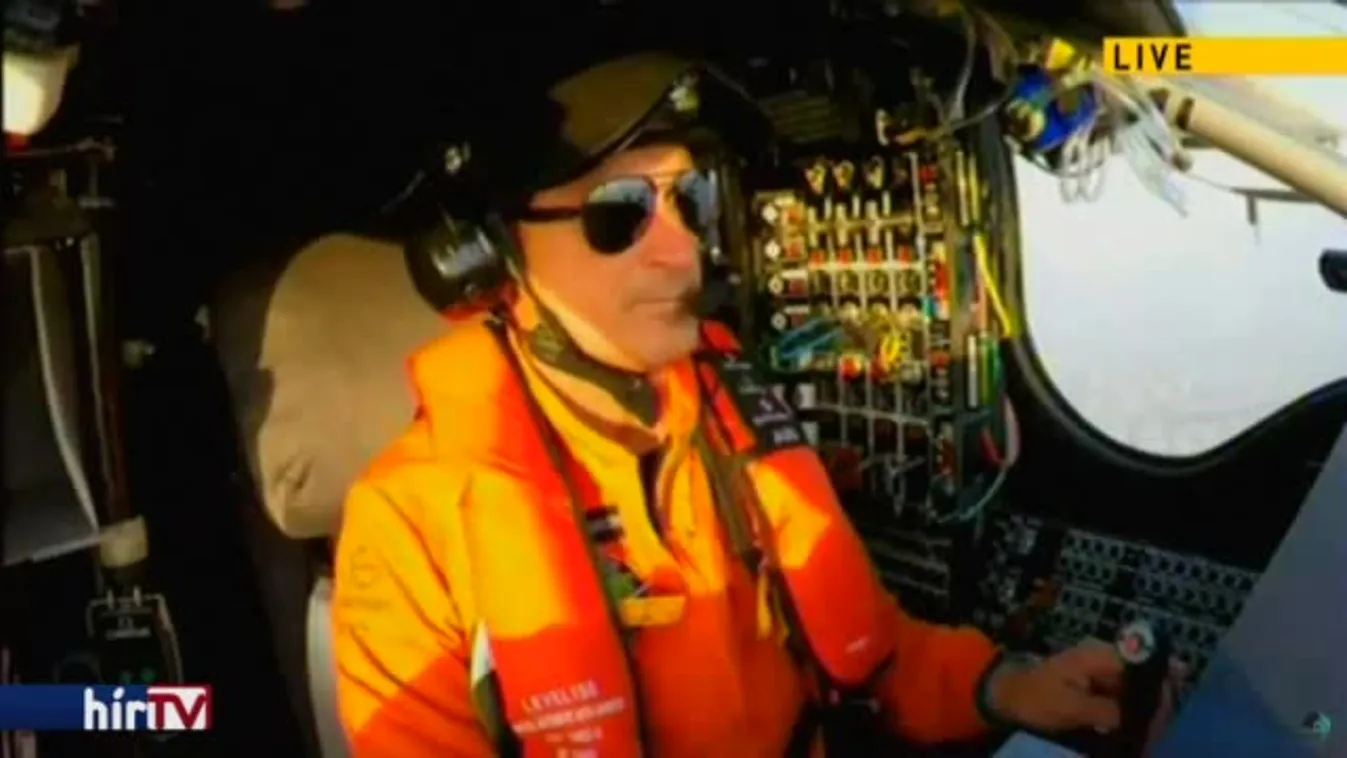 Föld körüli útja utolsó előtti állomásaként Kairóban szállt le a napelemes repülőgép