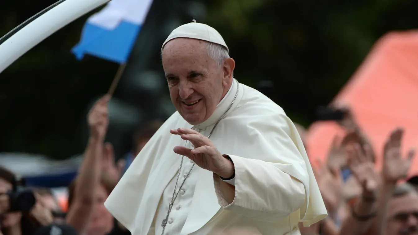 A menekültek elfogadásáról beszélt a pápa