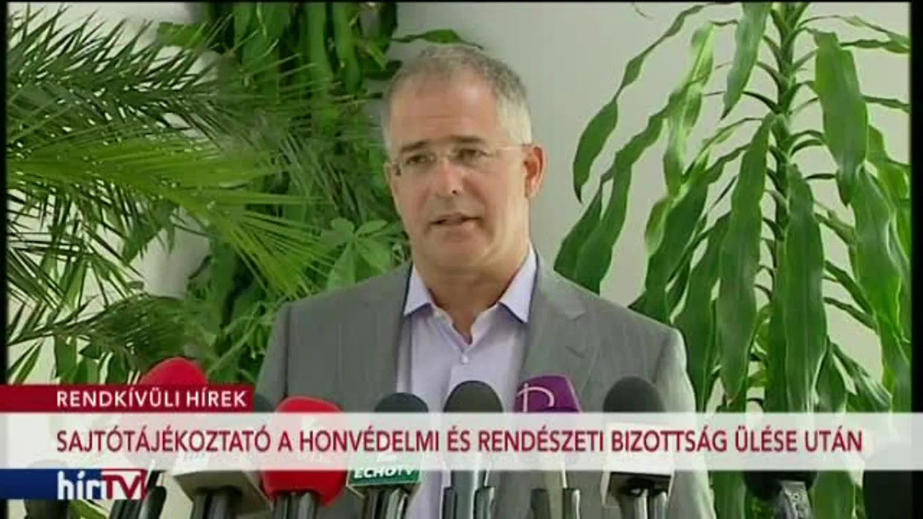 Sajtótájékoztató a honvédelmi és rendészeti bizottság ülése után