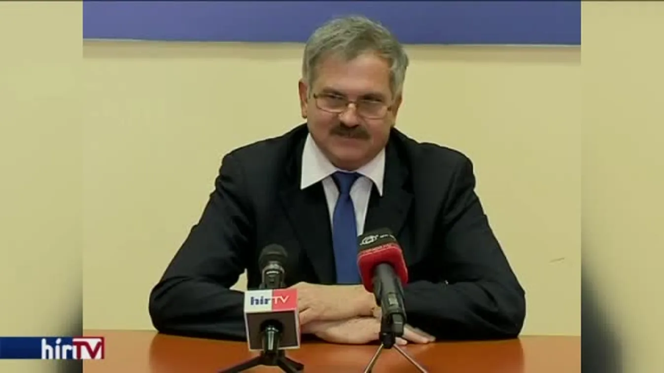 Saját felesége tüntette ki a fideszes politikust