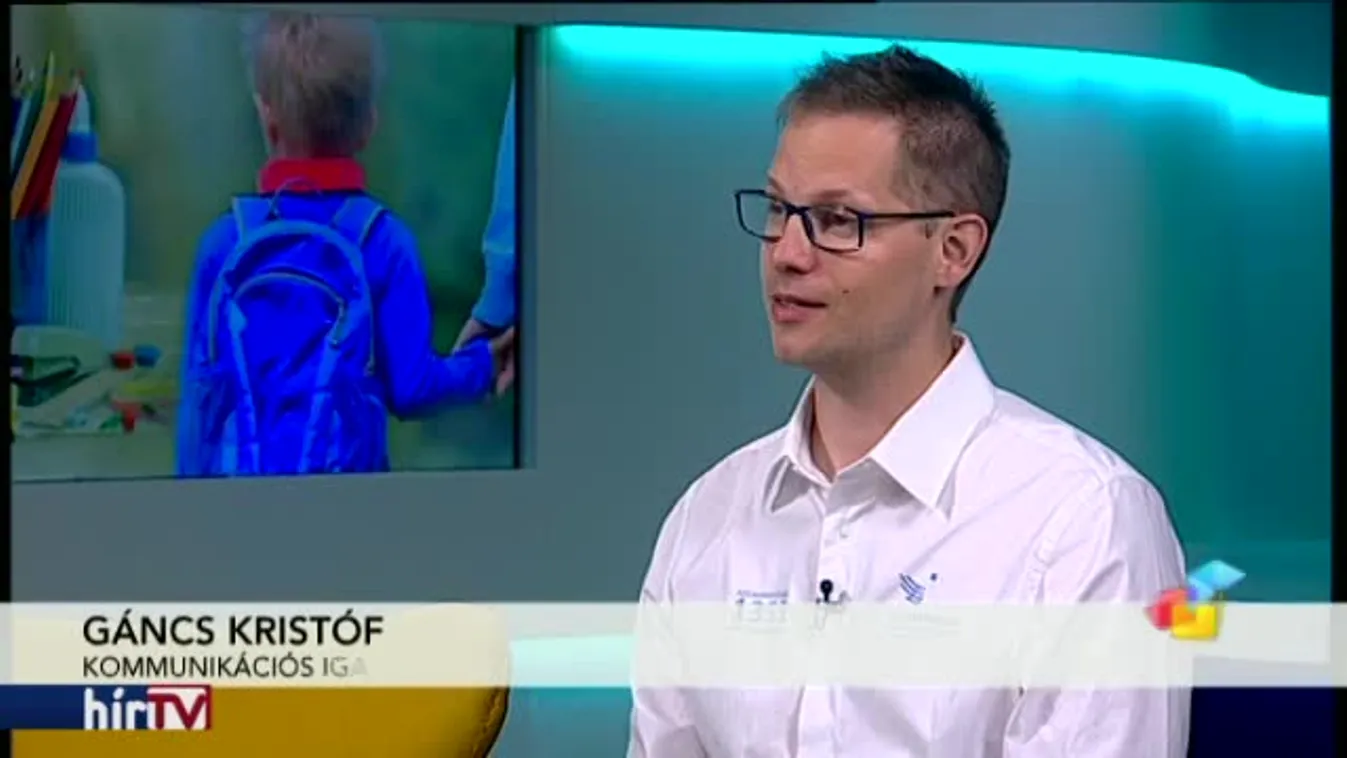 Reggeli járat – Tízezer forint értékű tanszercsomag ezer rászoruló gyermeknek