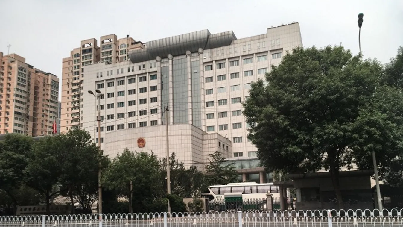 Kínai ügyvédek bíróság előtt – BBC Reporters