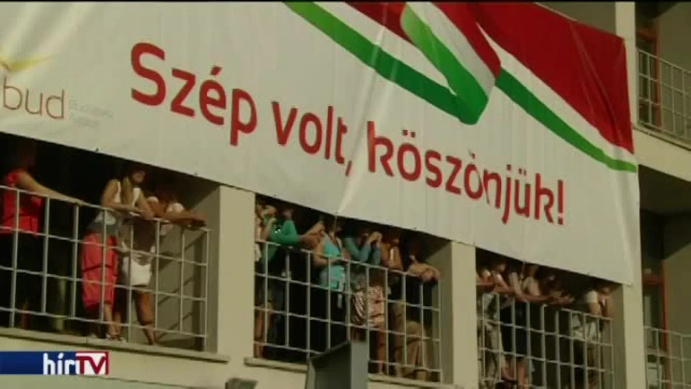 Hazatért az aranygép, a magyar olimpikonokat ünnepelték