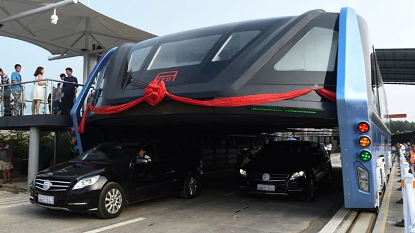 Megtette első próbaútját a különleges sínbusz