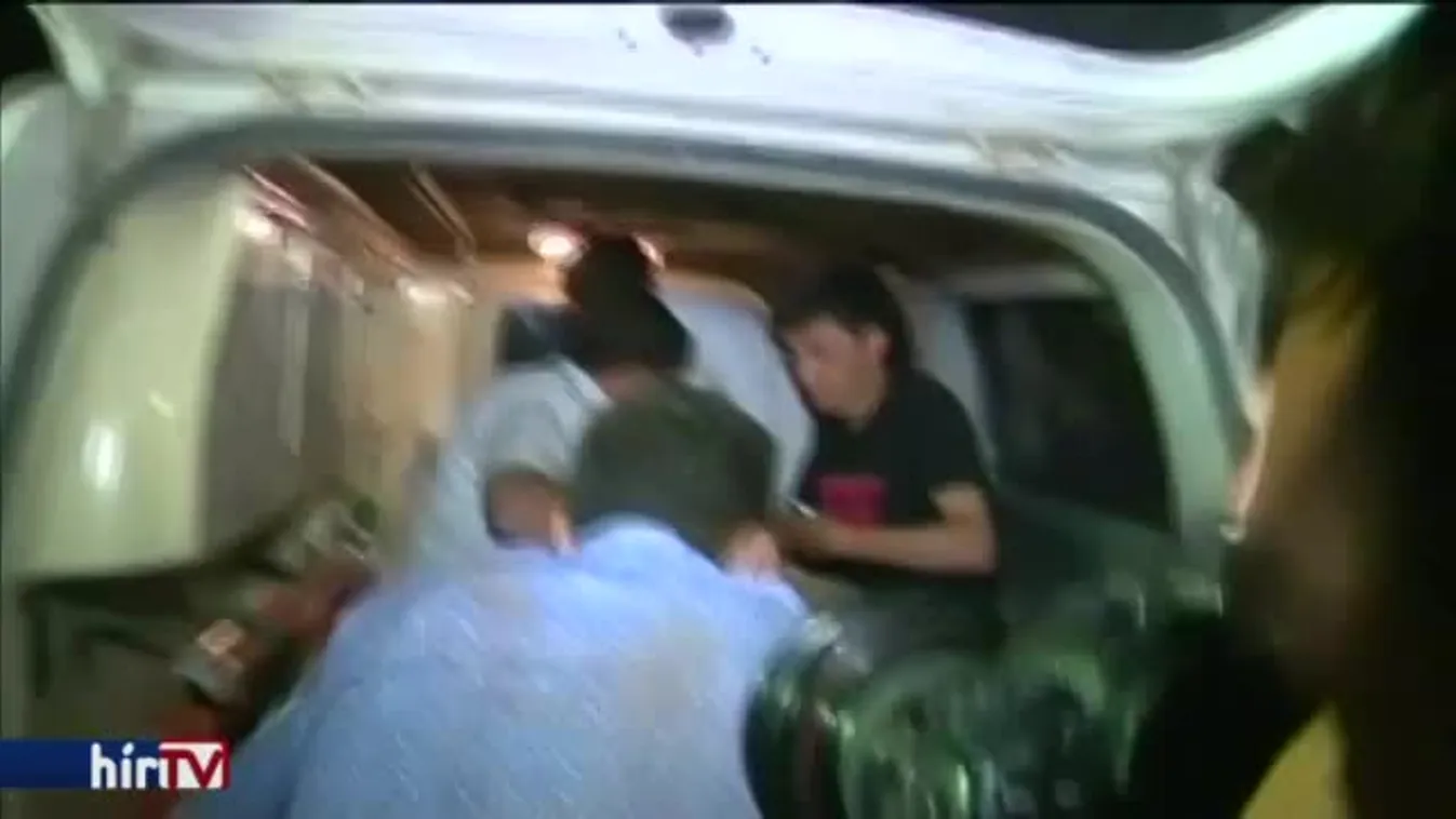 Gránátot dobtak a diákokra, akik az ablakon ugráltak ki