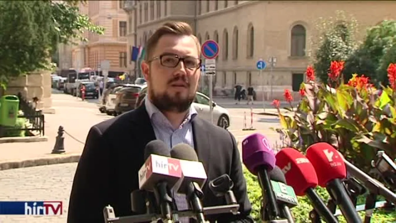LMP: Más képviselők mentelmi jogát is fel kellene függeszteni