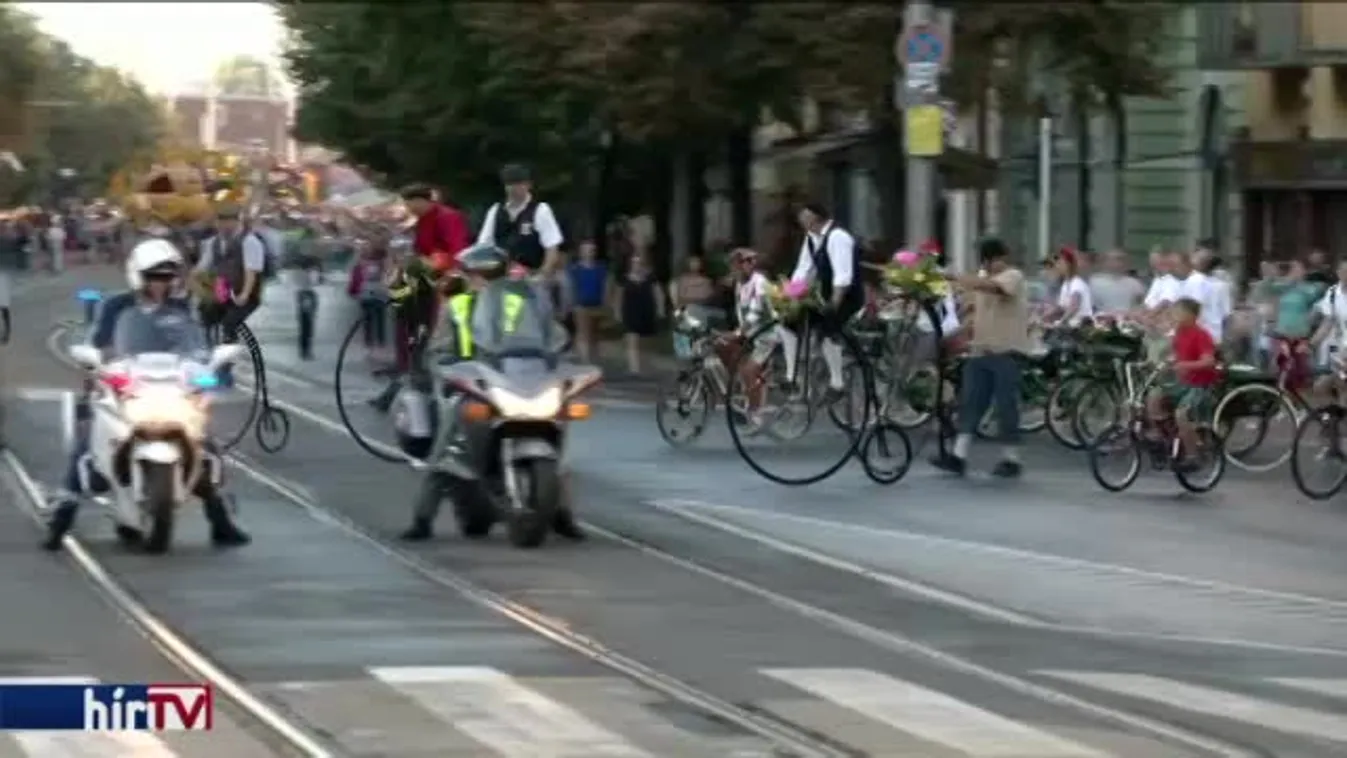 Meglepetés: égbe emelkedett a Szent Korona