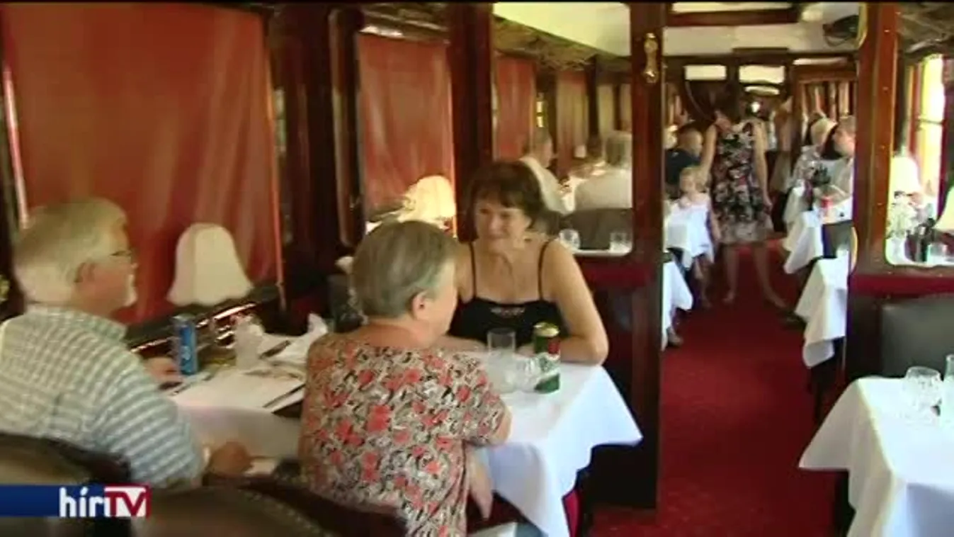 Különleges érkezőkocsiban kóstolhatták a luxuskategóriás ételeket