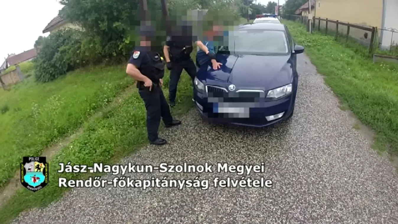 Az álszakáll és a paróka sem mentette meg