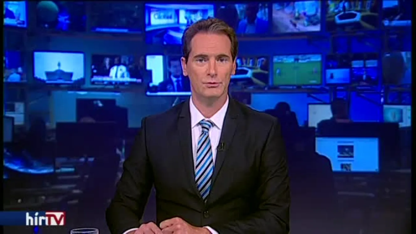 Vona után Simicskát  is fotózzák a paparazzok