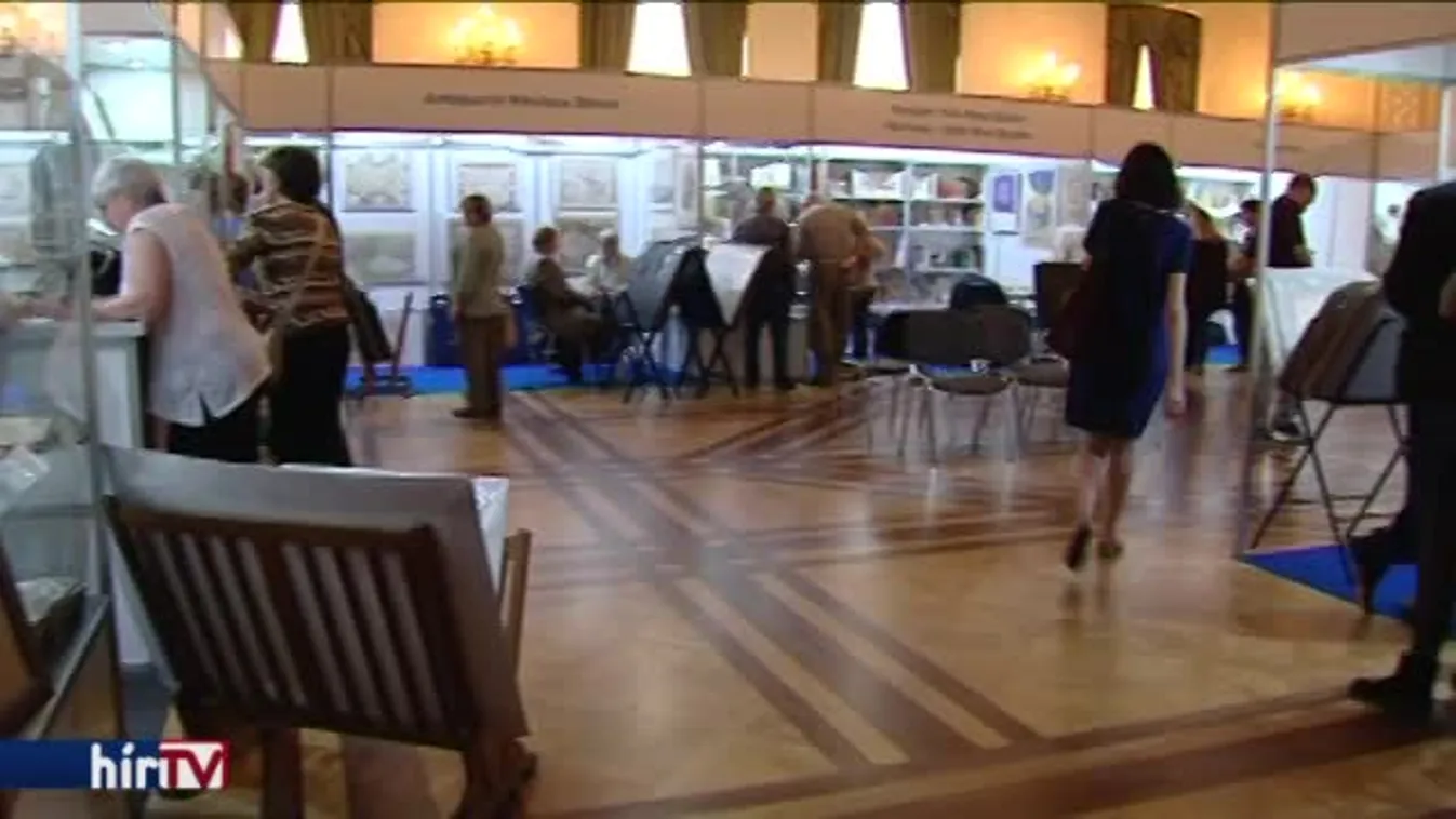 Könyvritkaságok kiállítása és vására a Pesti Vigadóban