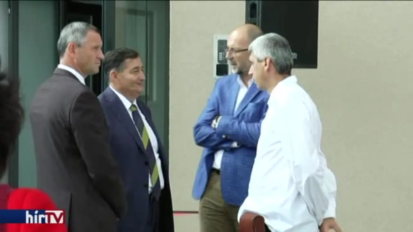 „Köszönjük, Lőrinc”: díszpolgár lett Felcsút polgármestere