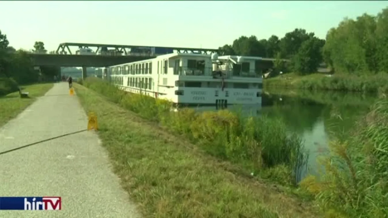 Hídnak ütközött egy hajó, két halott van, mindkettő magyar