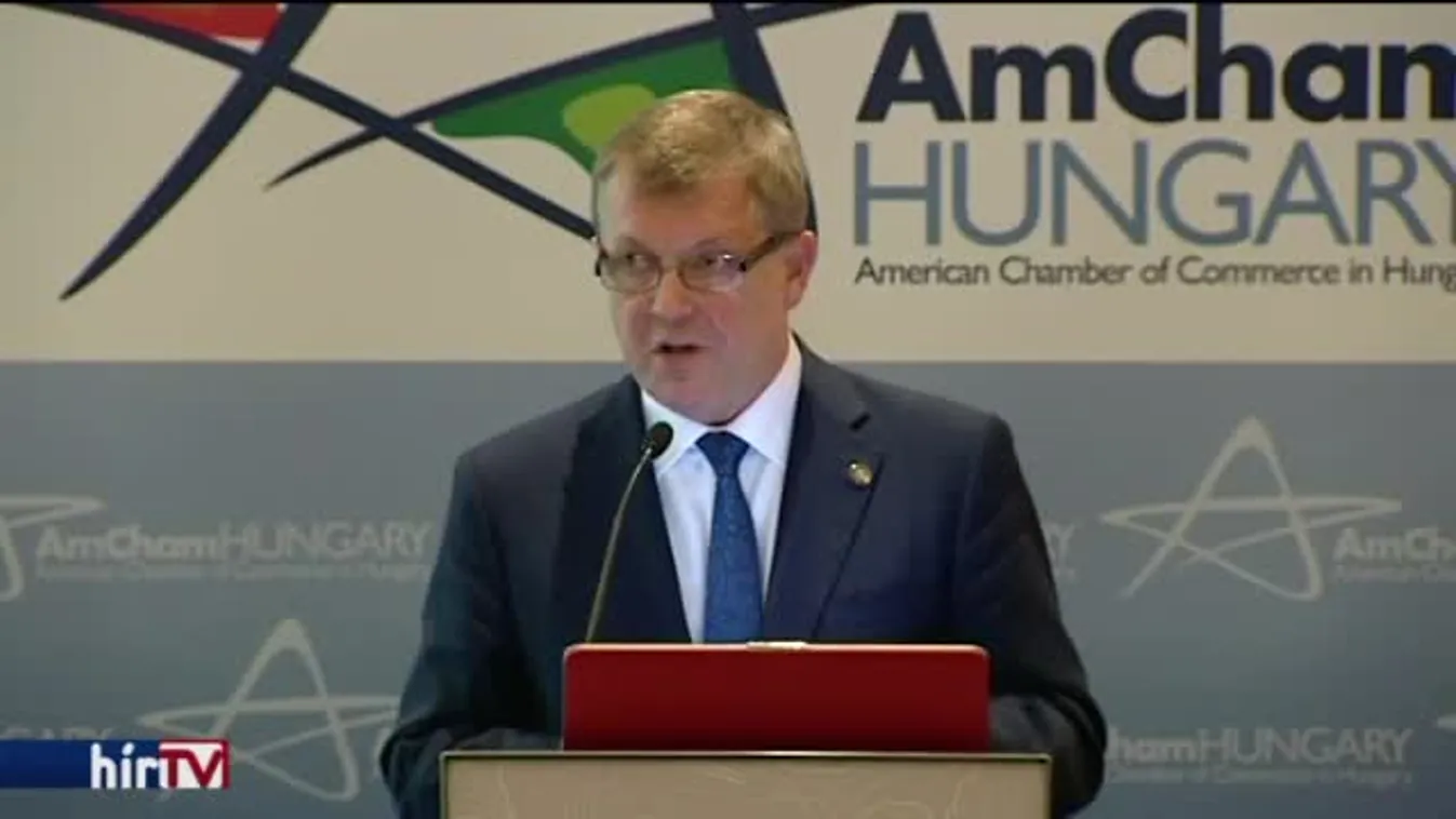 Matolcsy barátnője: Csak azért támadnak mert nő vagyok