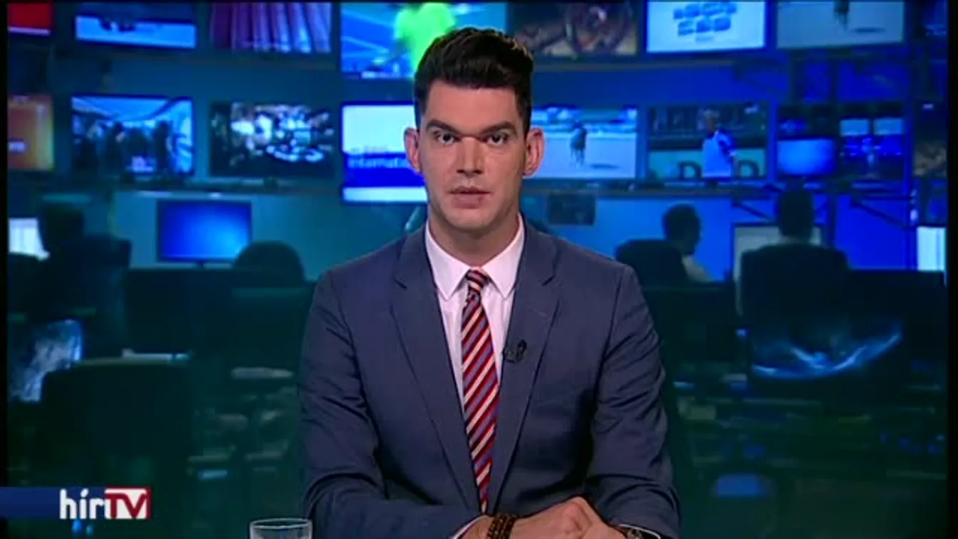 Fényképek bizonyítják, hogy kutyákat uszítanak a migránsokra