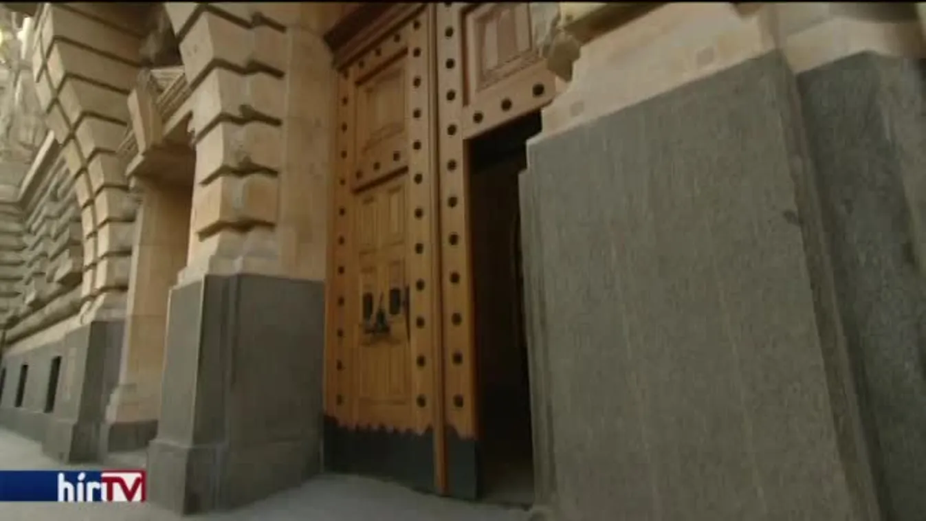 Több mint egymilliárdért utazhatnak az MNB-sek