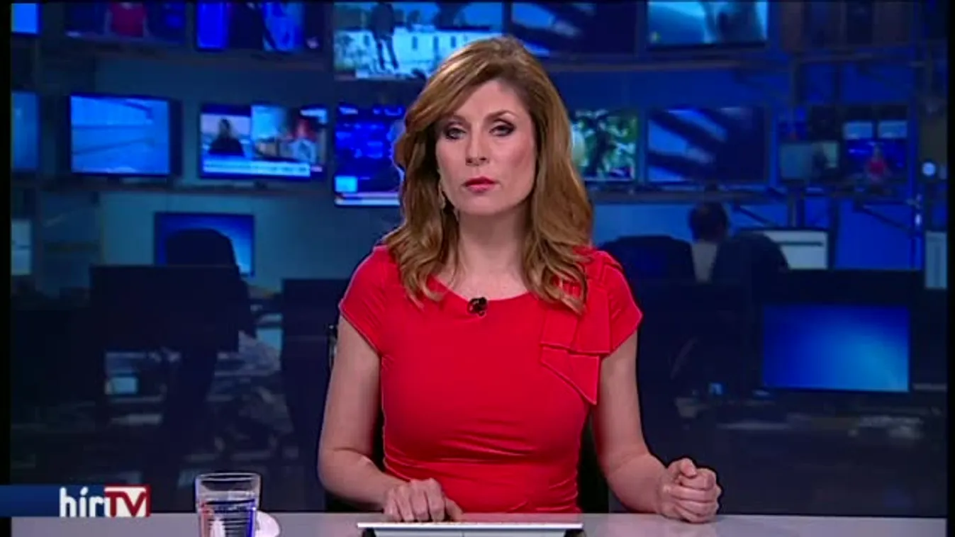 Saját védelmét látja el a nemi szervét mutogató férfi