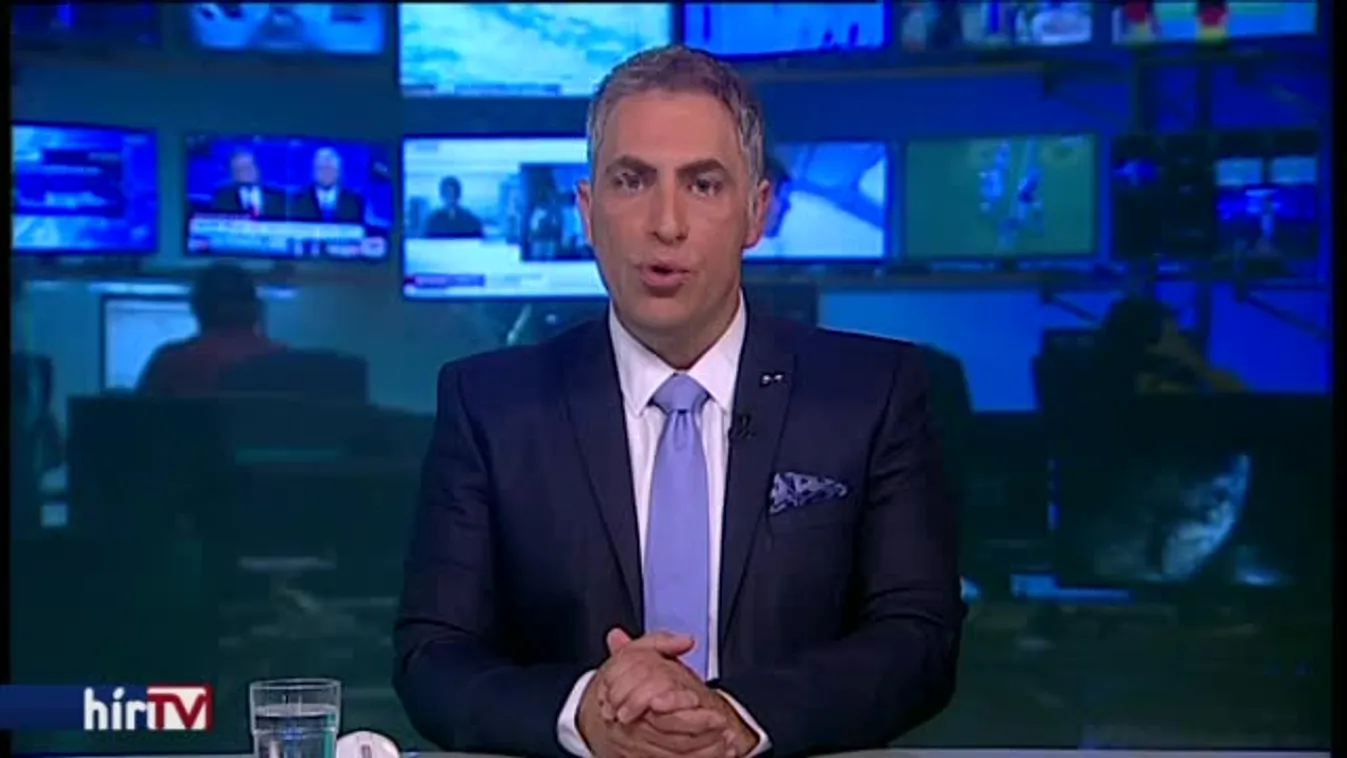 Busz karambolozott, több település tűzoltóit riasztották