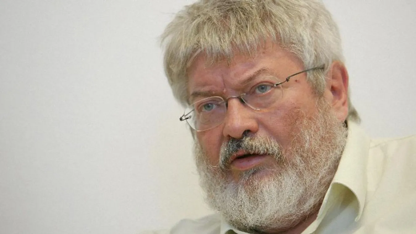 Mentegetőzik a kulturális főtanácsadó a németek előtt