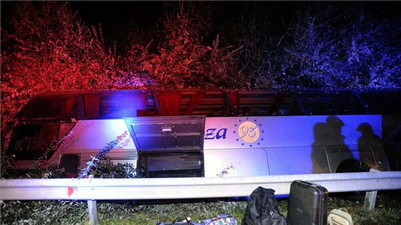 Busz karambolozott, több település tűzoltóit riasztották