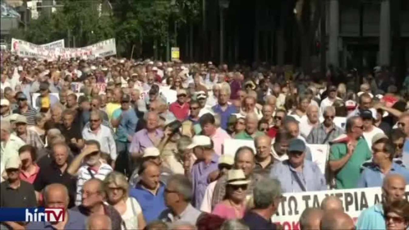 Gázspray-vel fújták le a rendőrök a nyugdíjasokat