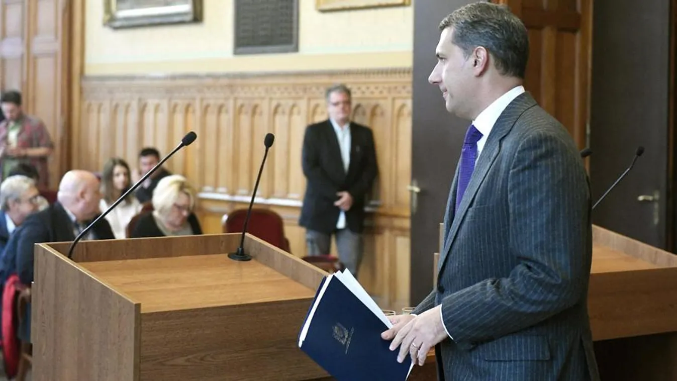 Lázár János sajtótájékoztatója – élőben a Hír TV-n