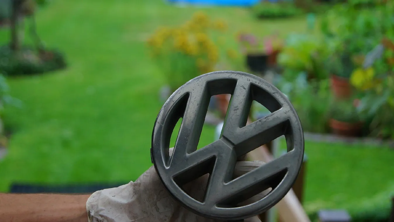 Meglépték: kirúgnak harmincezer alkalmazottat