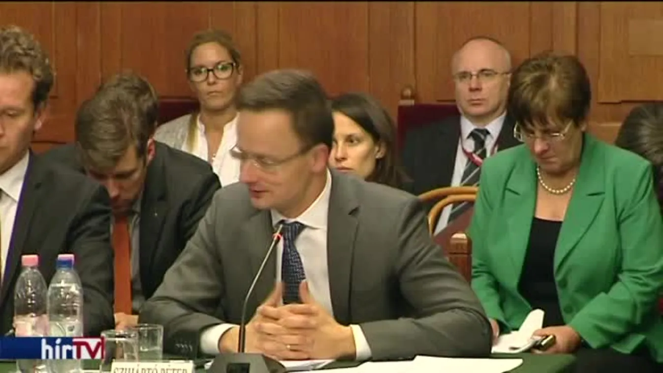 Szijjártó Pintérre mutogat Pharaon-ügyben