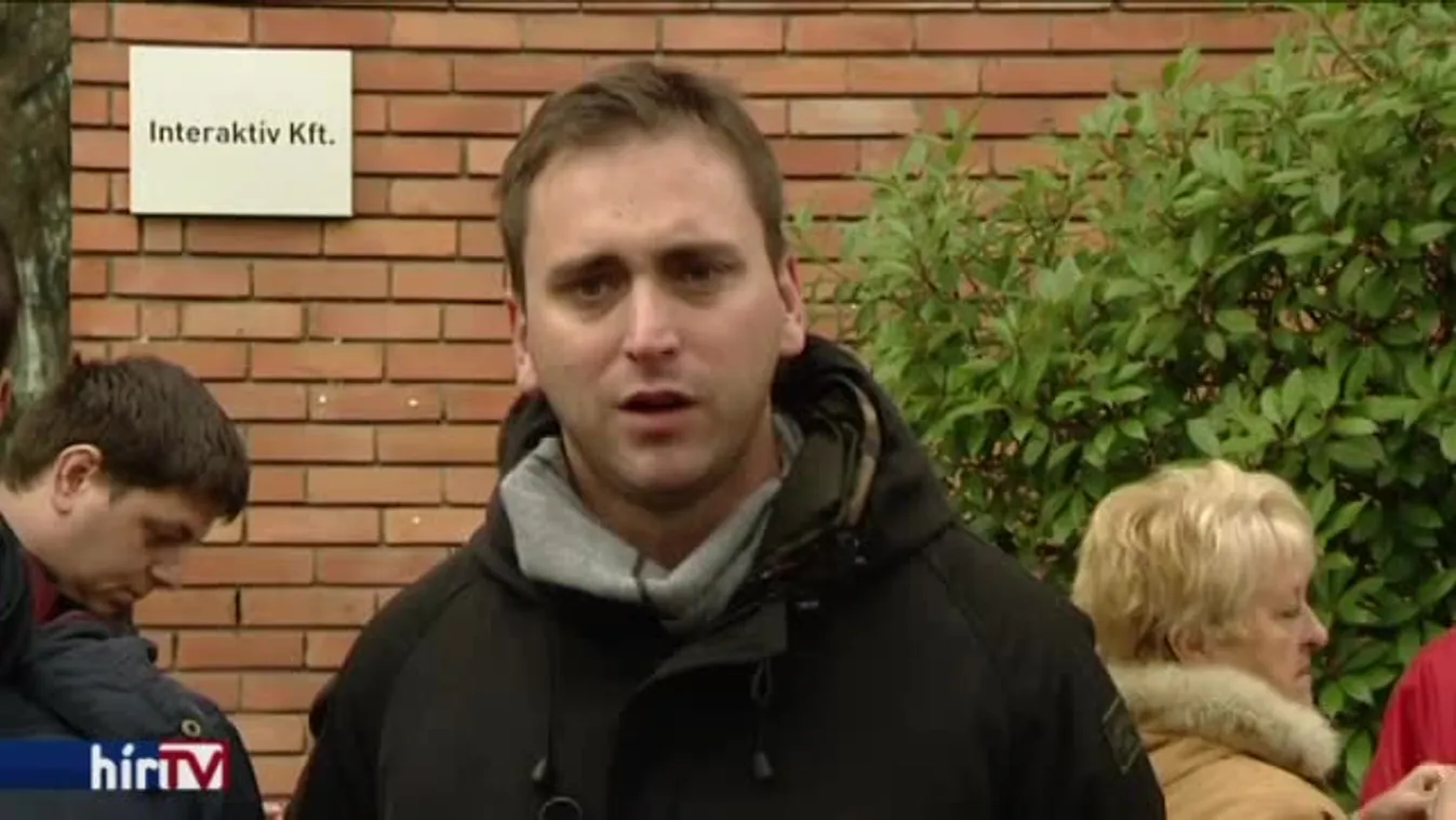 A Tények riportja miatt osztott ételt a csatorna székháza előtt az MSZP