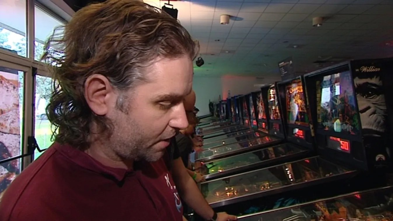 Flippergépekkel és régi videojátékokkal nosztalgiázhattak a rajongók