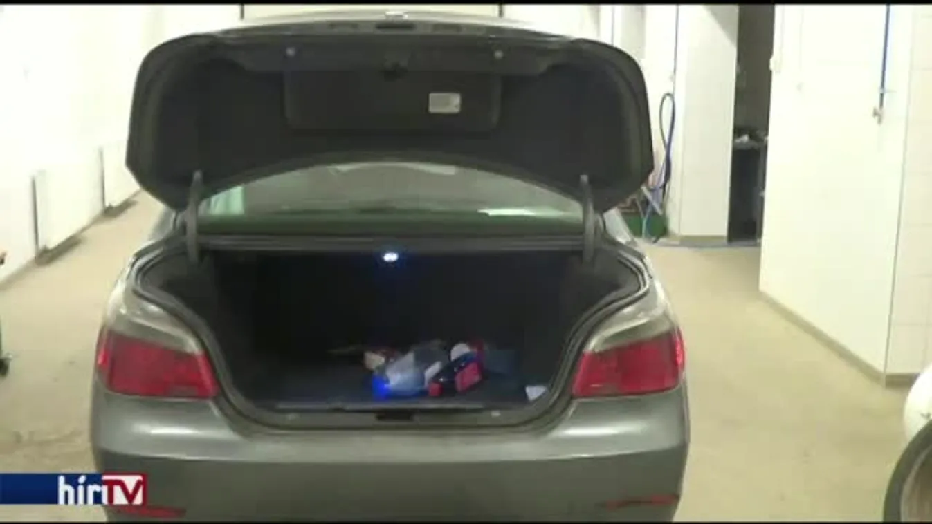 A lökhárítóból került elő a fegyver Röszkén