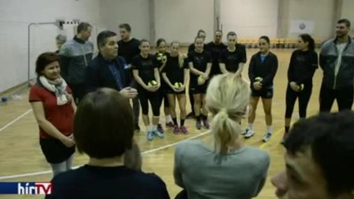 Értelmi sérült fiatalokkal játszottak a siófoki kézisek