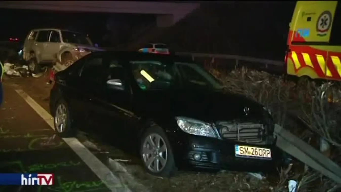 Buszbaleset: válságos állapotban szállítottak át egy nőt